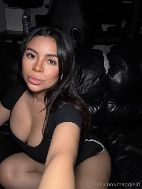 Loveelunaaa model nude galleries