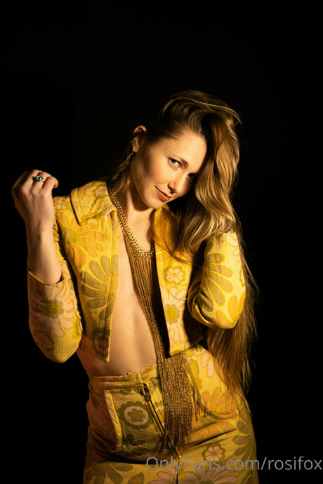 Rosifox model xxx pictures