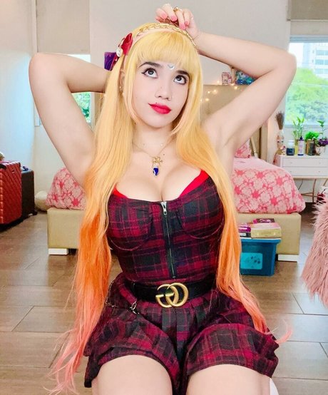 Windy Girk model beautiful pic