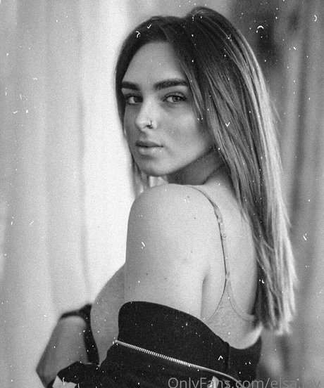 Elsa Jay exclusive star photos