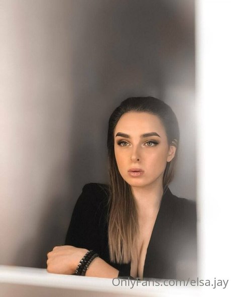 Elsa Jay pornstar erotic pics