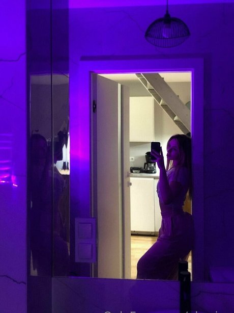 Elsa Jay pornstar naked pics