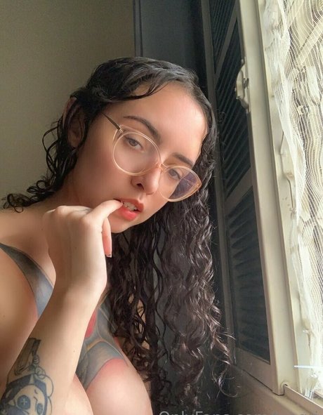 Electrahearth model sexy pictures