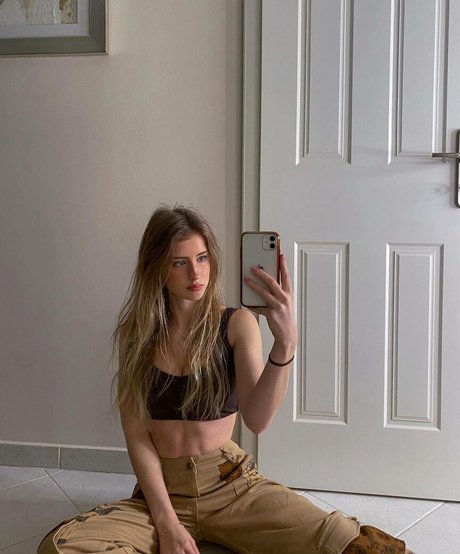 Mira Szalma pornographic model img