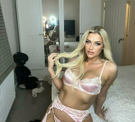 loveskyexo pornographic model img