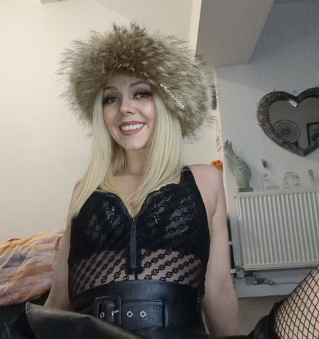 Aurora Indica erotic actress picture