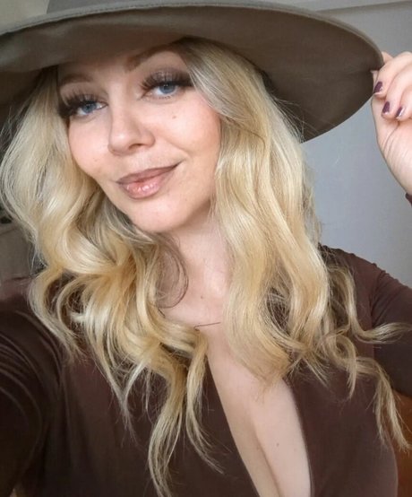 Aurora Indica model porn gallery