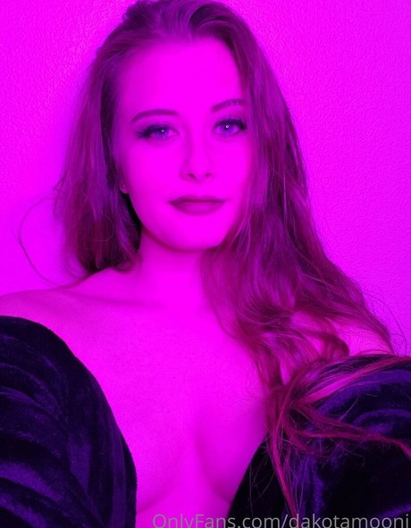 dakotamoonj star sexy pics