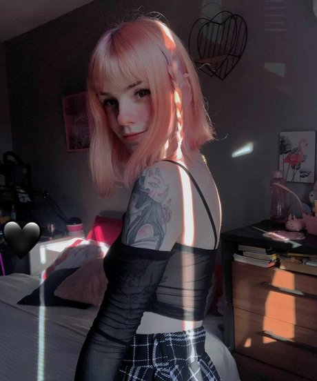 Viqsm model adult pic