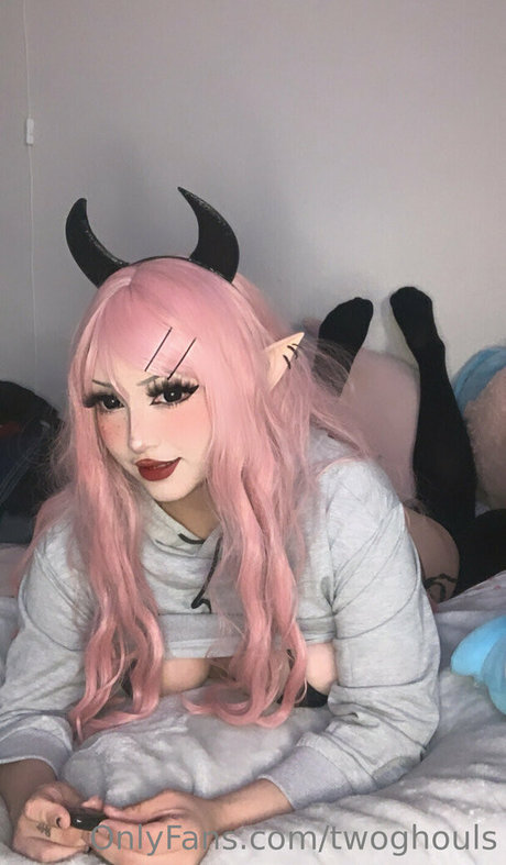 twoghouls exclusive model image