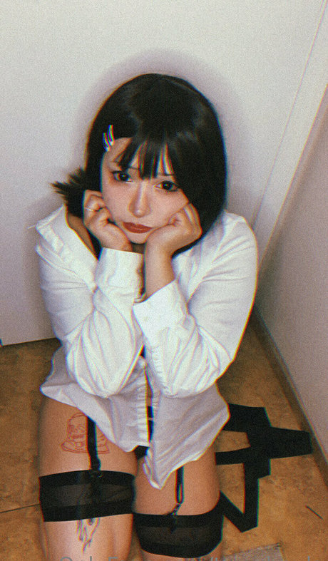 twoghouls model pornographic image