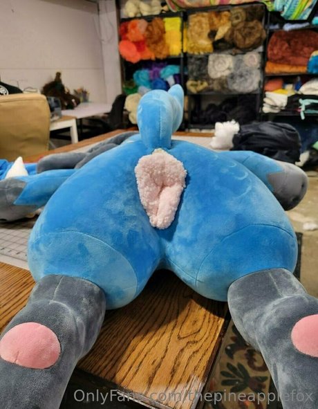 thepineapplefox sexy star image