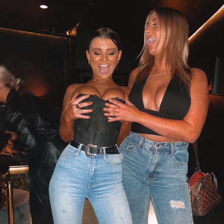 Kayla Butler naked model pic