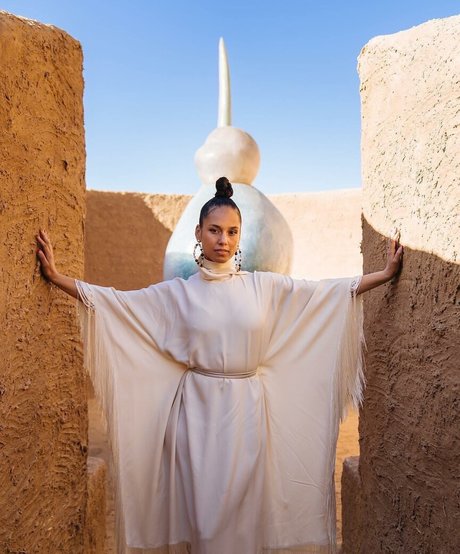 Alicia Keys model erotic photos