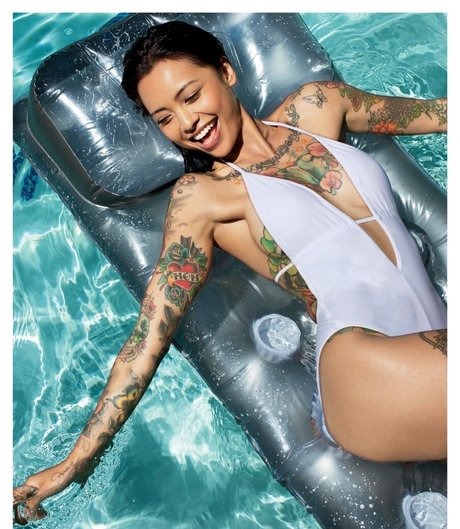 Levy Tran pornstar top photos