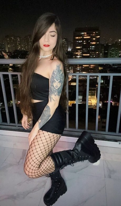 Nicole Diretora model top galleries