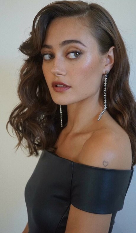 Ella Purnell hd star pics