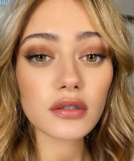 Ella Purnell erotic model img