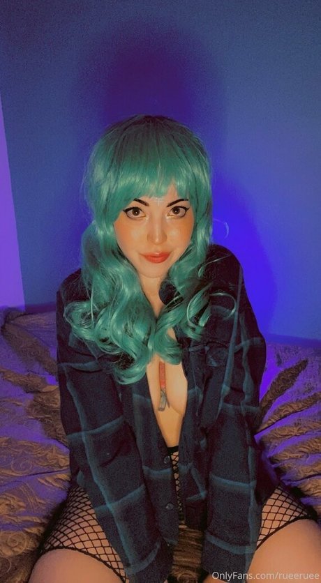 rueeruee free actress photo