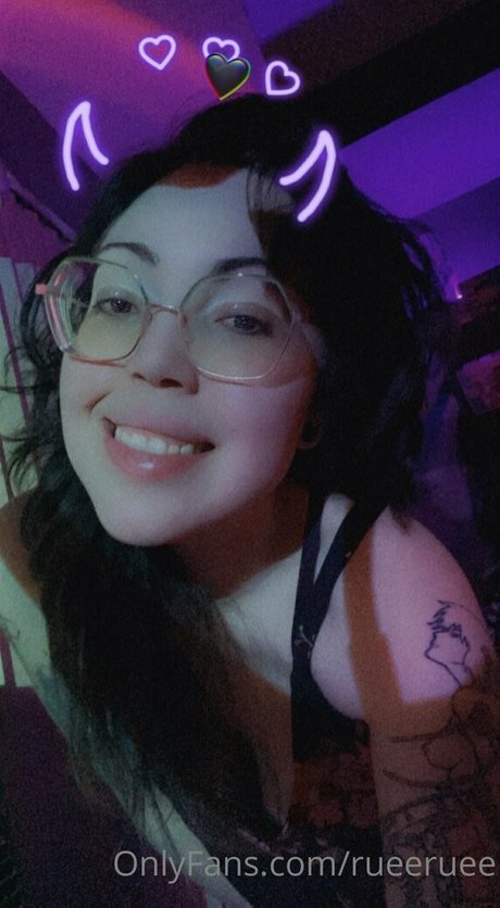 rueeruee exclusive star pics