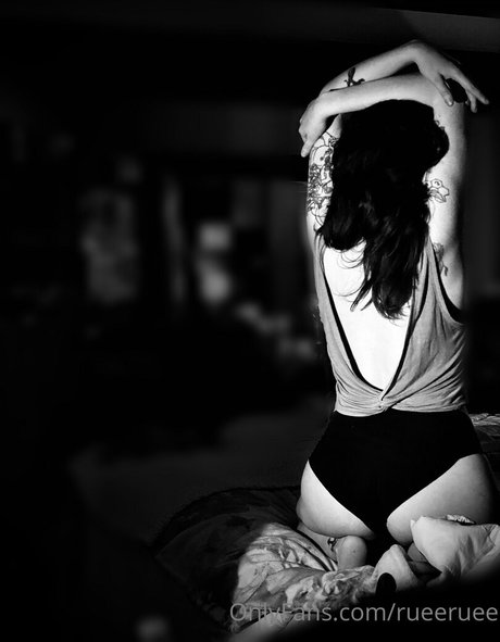 rueeruee best pornstar image