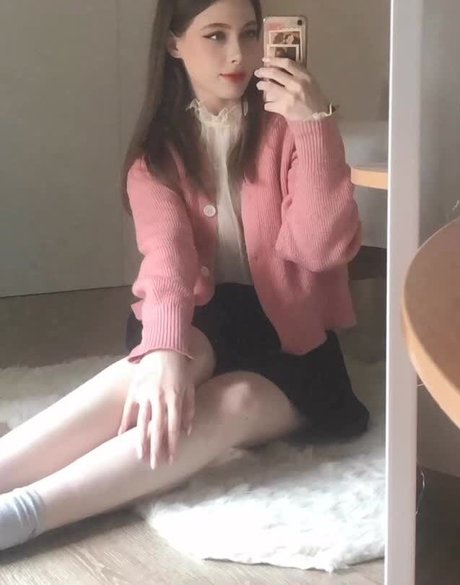 Pommys World sexy actress image