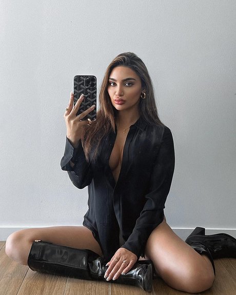 simmykk star nudes photos