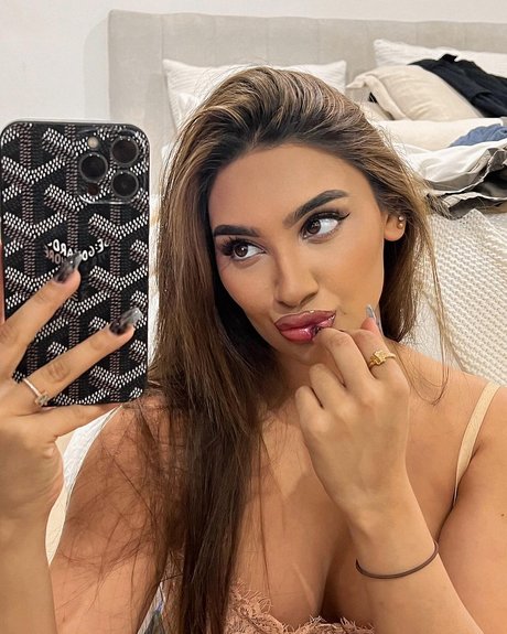 simmykk hot model pics