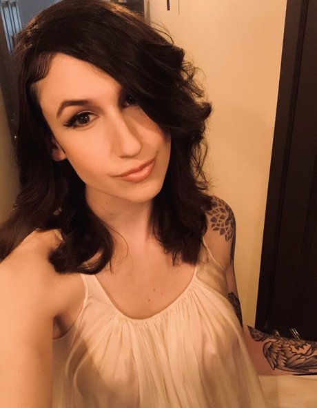 Bloody perfect actress picture