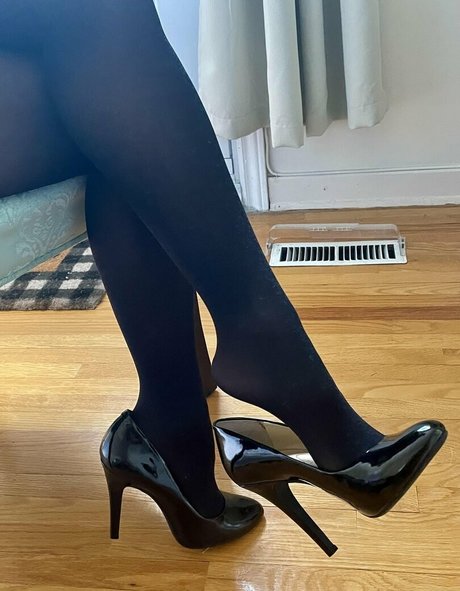 blonde shemale onlyfans free photos