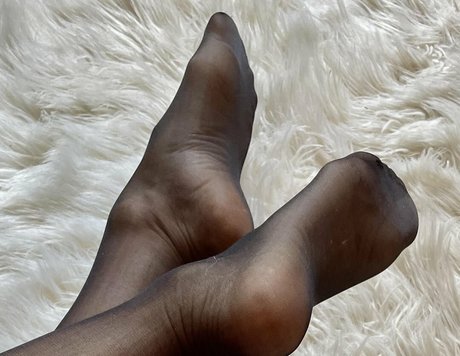 Theresa Edward hot model pic