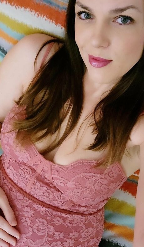 laced raven model naked pictures