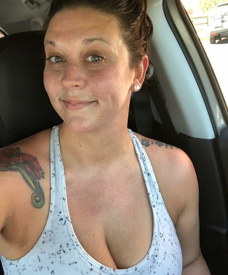 tallnerdywoman model image