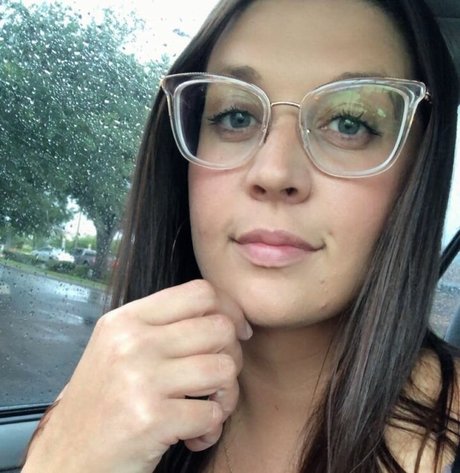 tallnerdywoman top model image