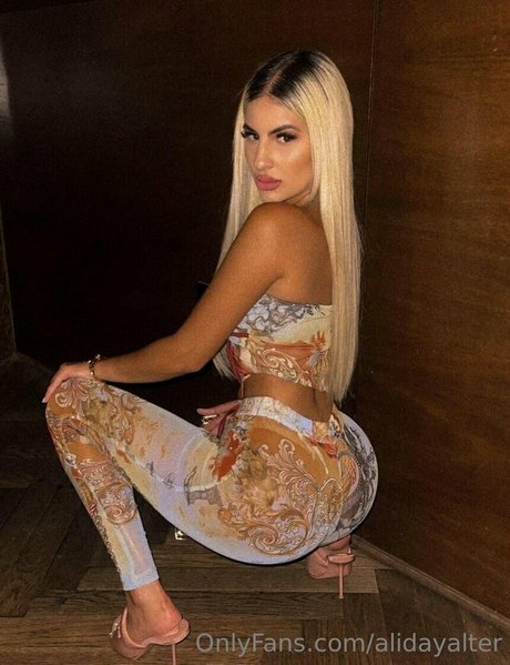 alidayalter star naked img