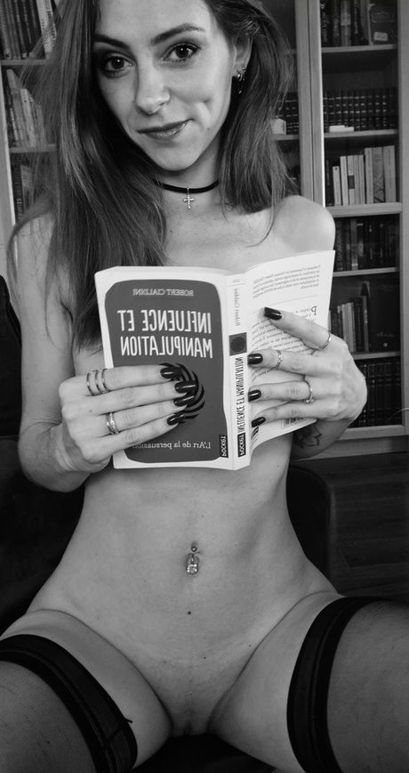 Sweetbodymary erotic star img