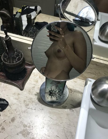 Coelho__pink model top images