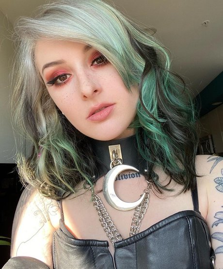 Mothica pornstar naked photos