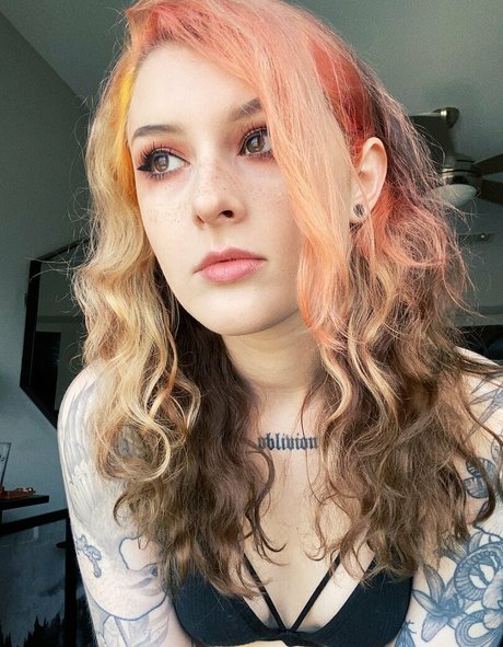 Mothica pornographic star pic