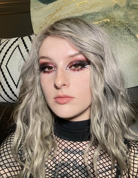 Mothica erotic pornstar pictures