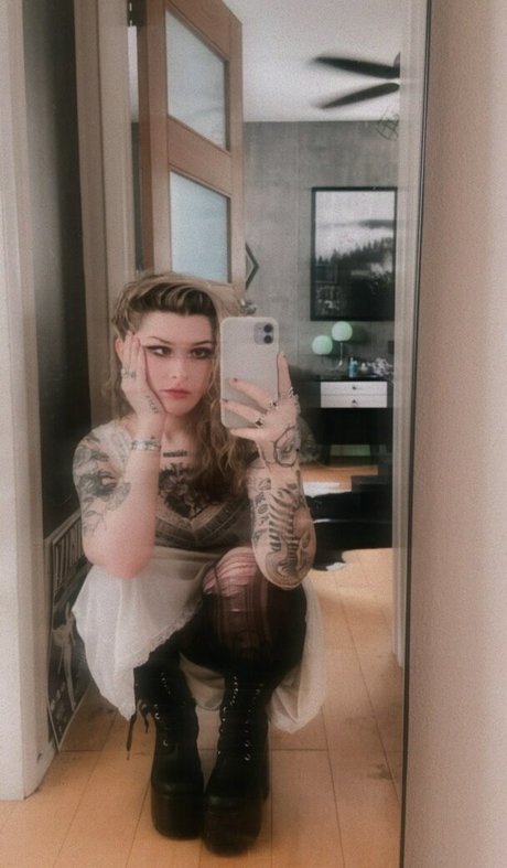 Mothica star exclusive image