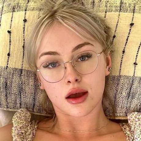 GoddessClaire111 model top img