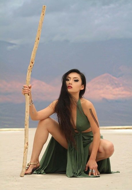 Tina Guo model hot picture