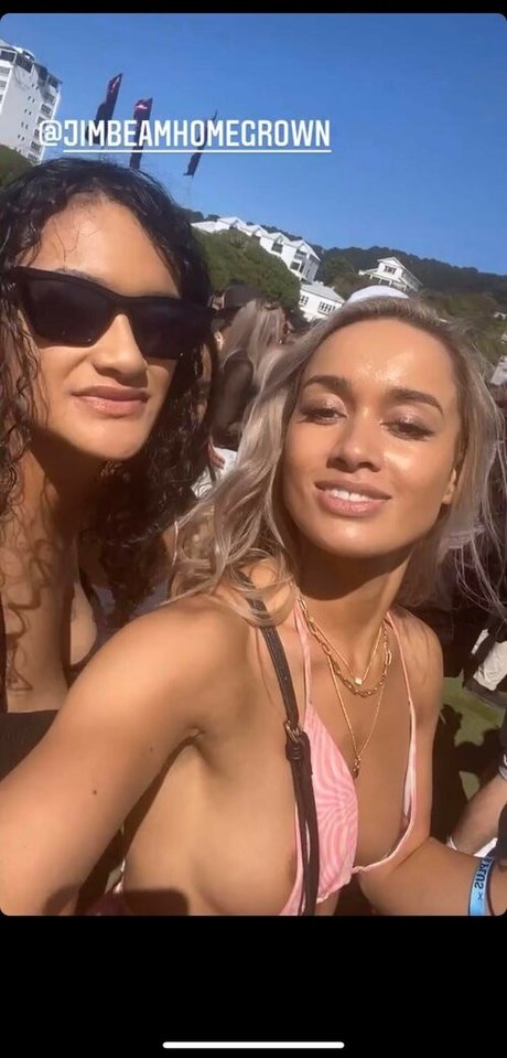 nmollym pornographic actress photo