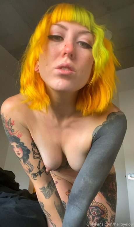 helloyelow model xxx picture