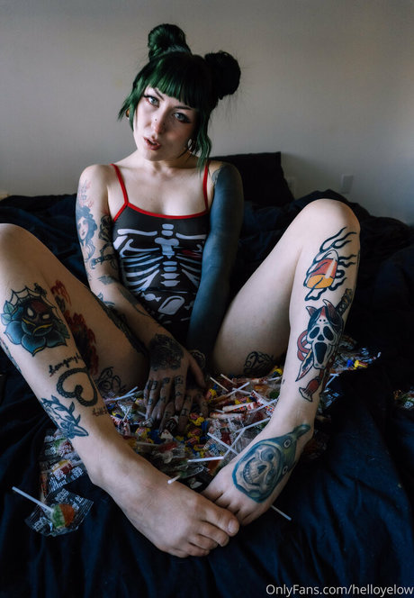 helloyelow xxx pornstar picture