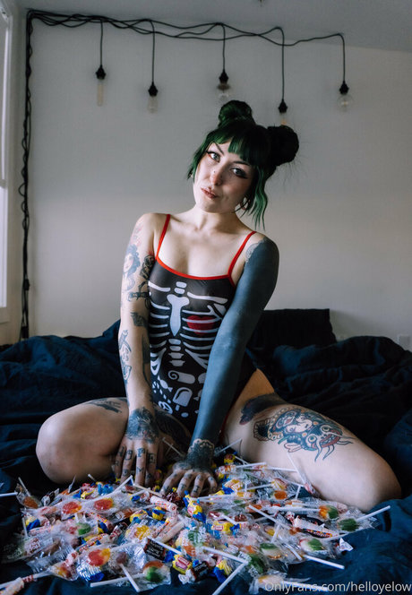 helloyelow pornstar pretty photo