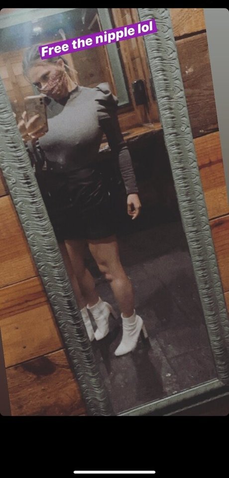 Sara Civian adult model picture