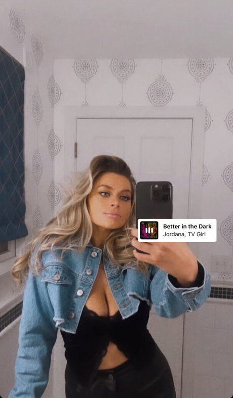 Sara Civian star nice pictures