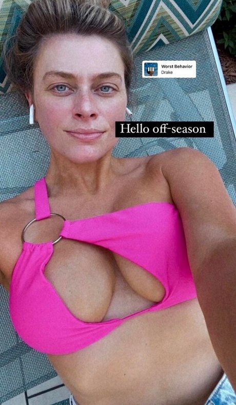 Sara Civian nude model photo